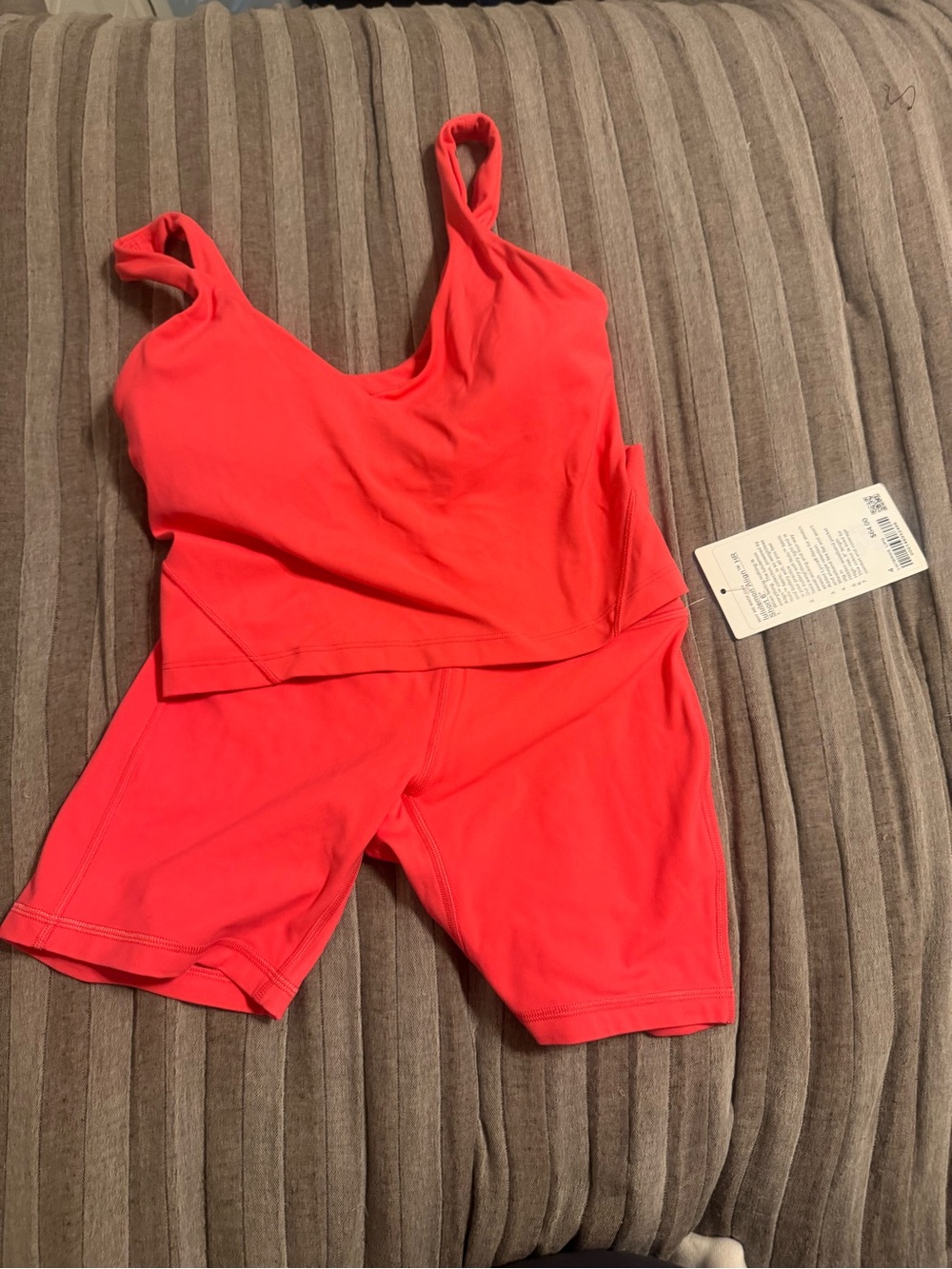 Lululemon Align tank and 6 inch short- Lip Gloss